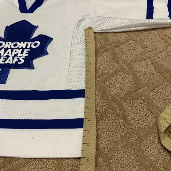90’s Toronto Maple Leafs CCM NHL Hockey Jersey - Picture 10 of 11